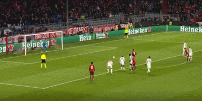  八万球迷共创德甲最燃主场氛围  