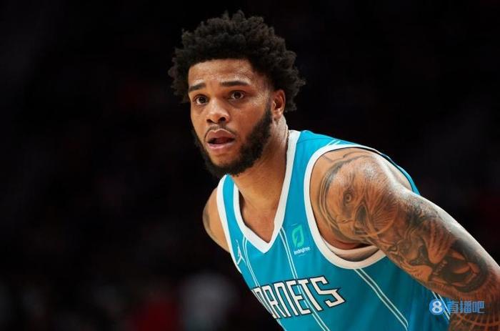  黄蜂布里奇斯30分难阻活塞逆袭  