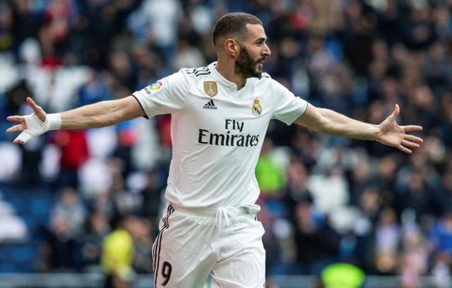  朗斯前锋戴帽打破队史进球纪录  